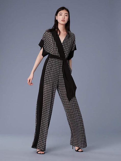 Women's Streetwear Fashion, Jumper Outfit, Urban Fashion Trends, Wrap Jumpsuit, Pajama Outfits, Iranian Women Fashion, Fashion Tops Blouse, Summer Attire, Short Sleeve Jumpsuits