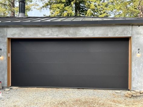 Modern Garage Door Styles - Door Pros Scandinavian Garage Door, Modern Garage Door Makeover, Flat Panel Garage Door, Modern Garage Door, Black Garage Door, Aluminium Garage Doors, Metal Garage Doors, Garage Door House, Garage Door Panels