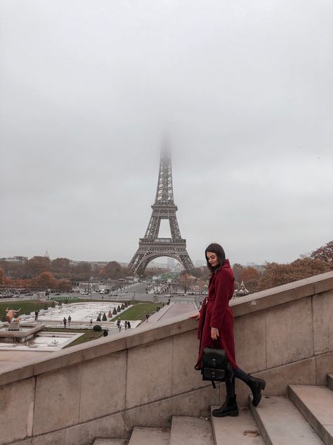 Eiffel Tower Selfie Ideas, Eiffel Tower Selfie, Eiffel Tower Photography, Parisian Vibes, Paris Pictures, Paris Aesthetic, Disney Photos, Photo Pose Style, Paris Photos