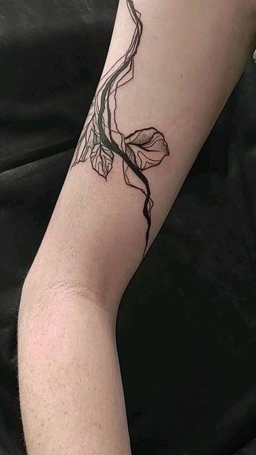 Kelsey Brown on Instagram: "Aspen leaves and abstract make for a good day. Thank you for your trust in this design!" Aspen Leaves Tattoo, Abstract Leaf Tattoo, Abstract Leaves Tattoo, Abstract Plant Tattoo, Aspen Leaf Tattoo, Aspen Tattoo, Leaves Tattoo, Browning Tattoo, Aspen Leaves