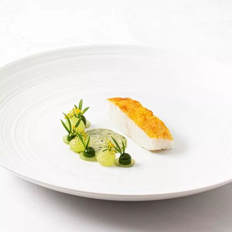 Ritz Restaurant – London - a MICHELIN Guide Restaurant Fine Dining Plating, Food Plating Techniques, Cooking Restaurant, Food Art Photography, Fine Dining Recipes, Cod Fish, Food Garnishes, Fish Dishes, Food Decoration