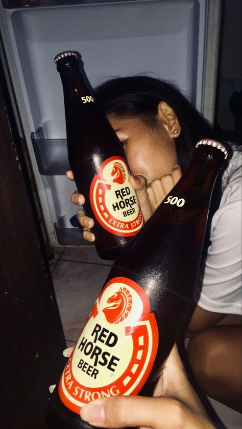 Drinking Beer Prank, Tagay Prank With Friends, Redhorse Beer Aesthetic, Couple Drinking Alcohol Aesthetic, Redhorse Beer Prank, Redhorse Beer, Beer Prank, Beer Aesthetic Drinking, Drunk Prank