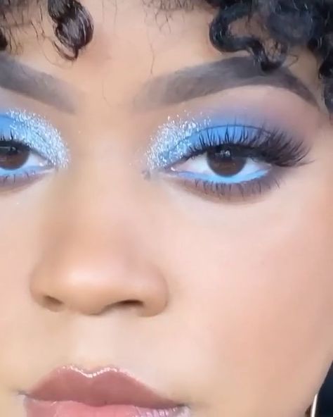 Ice Eyeshadow Look, Simple Makeup Looks Blue Eyeshadow, Neutral Blue Makeup Looks, How To Blue Eyeshadow, Blue Icy Makeup Looks, Periwinkle Eyeshadow Looks, Blue Ombre Eyeshadow, Blue Frosty Makeup, Light Blue Euphoria Makeup