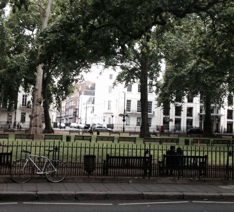 Park Bench Aesthetic, Bench Aesthetic, London Romance, Park Aesthetic, Berkeley Square, Aesthetic London, London Park, Landscape Background, Park Bench