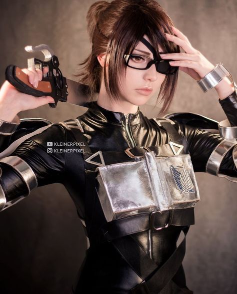 Hange Cosplay, Aot Cosplay, Levi Cosplay, Hanji And Levi, Anime Cosplay Ideas, Hange Zoe, Pretty Halloween Costumes, Snk Cosplay, Kawaii Cosplay