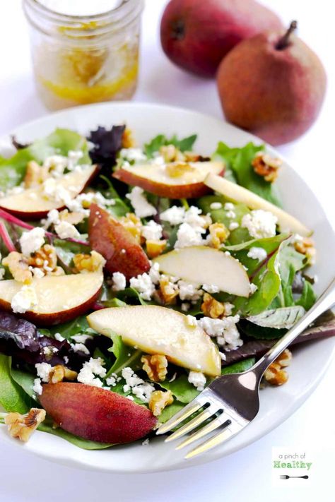 Pear, Goat Cheese and Walnut Salad with Maple Vinaigrette | APinchOfHealthy.com Pear Goat Cheese, Walnut Salad Recipe, Pear Walnut Salad, Pear Salad Recipes, Maple Vinaigrette, Goat Cheese Recipes, Grape Salad, Pear Salad, Veggie Meals