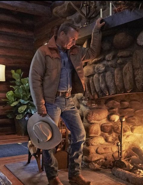 Yellowstone Clothing, Cowboy Outfit For Men, Yellowstone Outfits, Yellowstone Series, Cole Hauser, Estilo Country, Cowboy Up, Cowboy Outfits, Kevin Costner