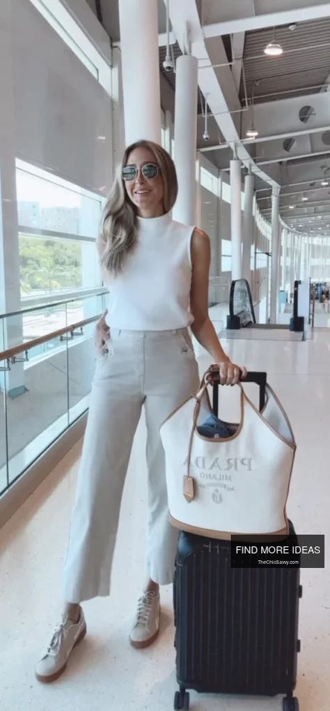 15  Chic Airport Outfits That Will Turn Heads - Stepping into the airport is like walking onto a fashion runway – where comfort meets style in the most unexpected ways. Let’s […] Quiet Luxury Travel Outfit, Elegant Travel Outfits, Luxury Travel Outfit, Sweatpants And Boots, Outfits Classy Chic, Comfortable Airport Outfit, Chic Airport Outfit, Airport Fit, Coated Leggings