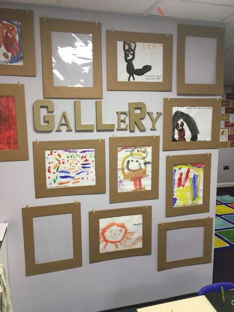 Wall Art Display For Kids, Artwork Display Ideas Classroom, Art Display Classroom Preschool, Art Display Kids Classroom, Art Display In Classroom, Reggio Preschool Classroom Decor, Preschool Gallery Wall, Kindergarten Classroom Decor Diy, Art Dramatic Play