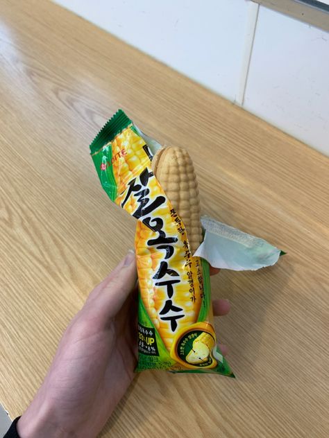 #korea #icecream #corn Korean Ice Cream, Corn Ice Cream, South Korean Food, Healthy And Unhealthy Food, Antlers Decor, Food Japan, Korean Snacks, Food Wishes, K Food