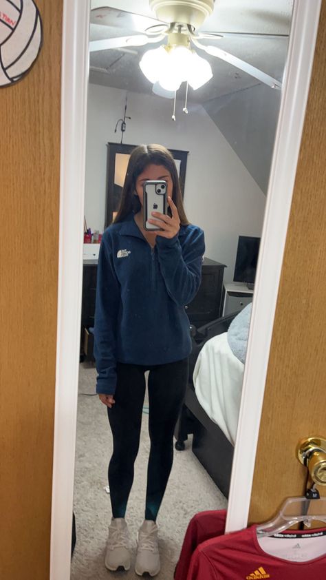 Cute Simple Outfits Leggings, North Face Zip Up Outfit, Leggings Inspo Outfit, Lululemon Full Zip Scuba Outfit, School Outfits Highschool Leggings, School Outfits Mirror Pic, Basic Outfits Leggings Casual, Track Practice Outfits Winter, Blue Leggings Outfit School