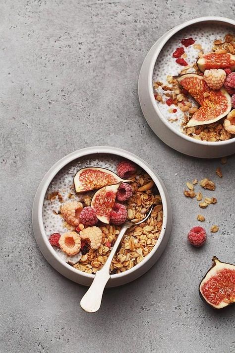 Breakfast Photography, Healthy Breakfast Smoothies, Food Photography Inspiration, Mango Smoothie, Chia Pudding, Beignets, Fruit Smoothies, Overnight Oats, Beautiful Food