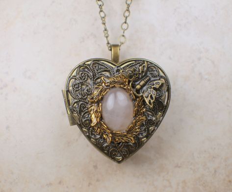 🎶 Unleash the romantic vibes with our Rose Quartz Heart Music Box Locket in Bronze! 💕 Fall in love with its enchanting melody and elegant design, all for just $100.00. 💰 Don't miss out on this perfect gift for yourself or your loved one. 😍 #RoseQuartz #HeartLocket #MusicBox #Bronze #Romantic #Jewelry #GiftIdea #ValentinesDay #Love #Beauty #TrendingNow Music Box Necklace, Music Box Locket, Heart Music, Box Necklace, Music Box Jewelry, Rose Quartz Heart, Dope Jewelry, Funky Jewelry, Necklace Box