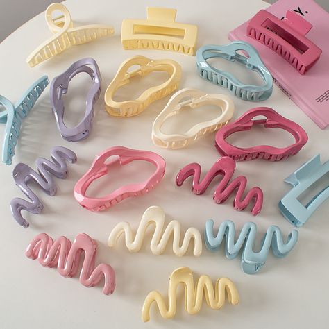 Markron Color Hair Clip Claws, Large Shiny Hair Clip for Thick Hair, Dopamine Style Hair Clips, Women Hair Crabs, Hair Supplies -Package: 1pc/pack -Materials: Metal, Resin Welcome to RISEBoutiqueSupplies! I have all kinds of unique hairpins, you will always find your favorite style in my shop! They come in a variety of styles and always fit your style. If you like my products, please favorite my shop. If you have any questions, please feel free to contact me. Please enjoying your shopping in RIS Pjo Dr, Clip For Thick Hair, Hair Tie Accessories, Hair Supplies, Formal Accessories, Hair Accessories Collection, Hair Accessories Clips, Claw Hair Clips, Girly Accessories