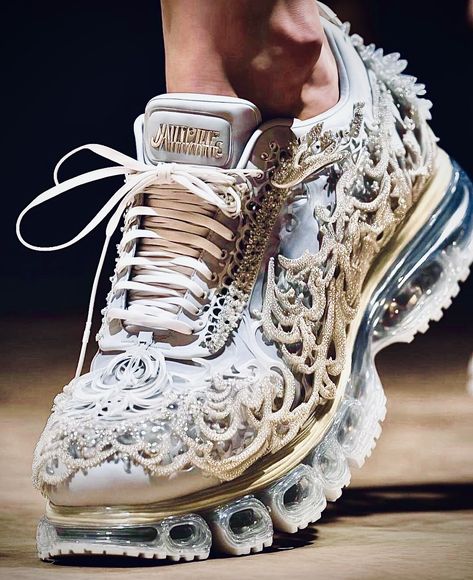 Peter Pan Kostüm, 2023 Sneakers, Upcycle Shoes, Men High Heels, Futuristic Shoes, Fairy Shoes, Diy Sneakers, Beaded Shoes, Men In Heels