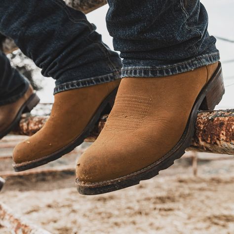 Cowboy Boots And Jeans, Country Outfits Men, Chelsea Boots Outfits, Ranch Boots, Roper Cowboy Boots, Boots And Jeans, Cowboy Ranch, Leather Work Boots, Boots Cowboy