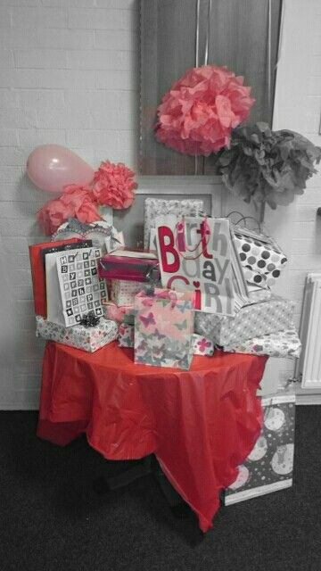 Gifts table idea! Gift Table Birthday Party, Birthday Present Table, Gifts Table, Birthday Table, Gift Table, Sweet Sixteen, Birthday Present, Birthday Presents, Vision Board