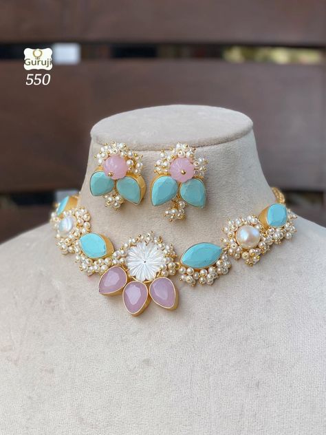 Arabic Accessories, Flower Jewelry Designs, Bridal Jewelry Sets Brides, Wedding Jewelry Sets Bridal Jewellery, Bridal Jewellery Earrings, Indian Wedding Jewelry Sets, Neck Pieces Jewelry, Bridal Jewelry Vintage, Bridal Jewellery Design