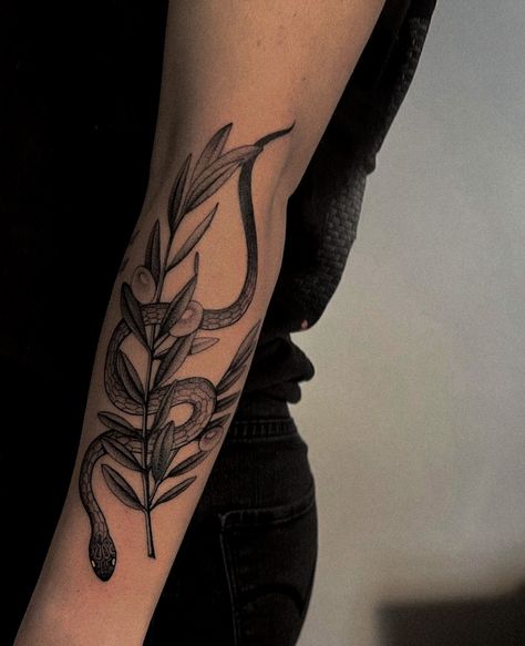 Forearm tattoo
Girl with tattoos
Moody
Dark
Aesthetic
Snake tattoo Matthew 10 16, 16 Tattoo, Serpent Tattoo, Dove Tattoo, Snake Tattoos, Funky Tattoos, Matthew 10, Cool Forearm Tattoos, Forearm Tattoo Women