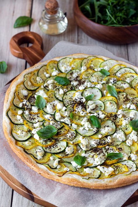 Courgette Tart, Tarte Fine, Olive Recipes, Lunch Recipes Healthy, Vegetarian Dishes, Creative Food, Veggie Recipes, Healthy Cooking, Summer Recipes