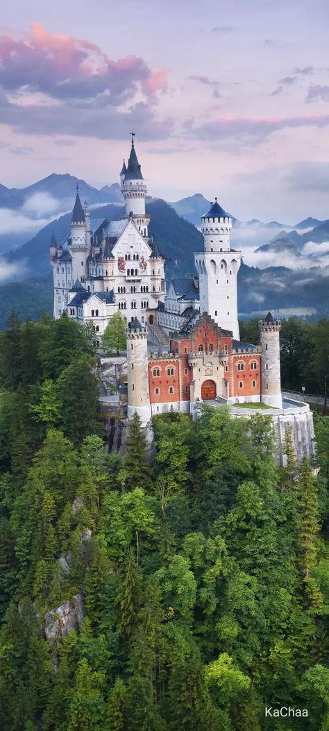 Castle Neuschwanstein, Castle Wallpaper, Fairy Castle, Neuschwanstein Castle, European Architecture, Fantasy Places, Outside World, Smartphone Wallpaper, Beautiful Moon