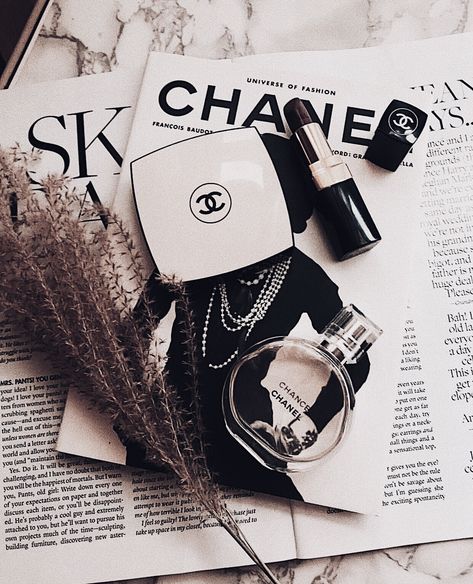 Diy Perfume Oil, Coco Chanel Wallpaper, Chanel Wallpaper, Chanel Aesthetic, Chanel Lover, Perfume Photography, Diy Perfume, About Makeup, Chanel Inspired