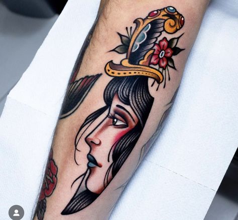 Face Heart Tattoo, Traditional Dagger Tattoo, Traditional Tattoo Woman, Traditional Hand Tattoo, Mujeres Tattoo, Traditional Tattoo Flash Art, Traditional Tattoo Inspiration, Optical Illusion Tattoo, Girl Face Tattoo