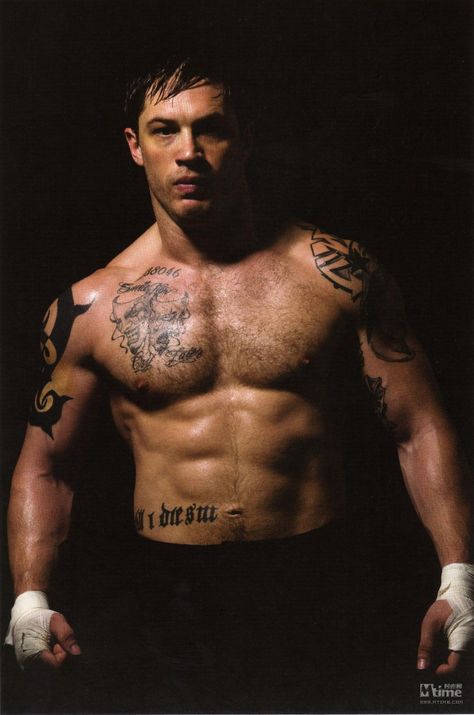 English actor Tom Hardy Tom Hardy Warrior, Edward Thomas Hardy, Tom Hardy Movies, Warrior Workout, Thomas Hardy, Band Of Brothers, Mad Max, Tom Hardy, Hugh Jackman