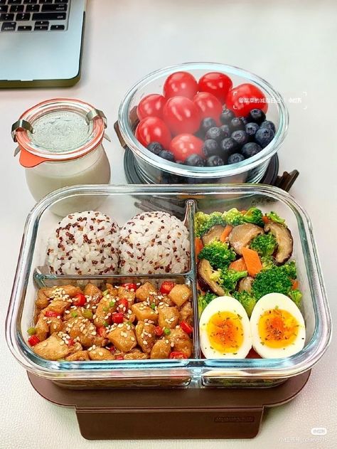 Assembly Lunch Ideas Jw, Lonche Aesthetic, Korean Lunch Box Ideas, Broccoli Carrot, Onigiri Rice, Sautéed Mushrooms, Healthy Lunch Snacks, School Picnic, Fresh Cherry