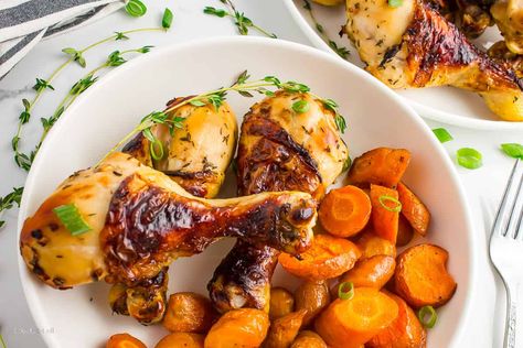 Pineapple Thyme Chicken Drumsticks {Paleo, Whole30} - Joyfully Full Roasted Drumsticks, Thyme Chicken, Paleo Foods, Paleo Chicken, Chicken Drumsticks, Chicken Legs, 5 Ingredient, Oven Roast, Whole 30