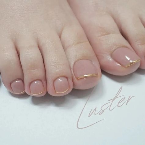 Gold Toe Nails, Minimal Nails Art, Gel Toe Nails, Hello Nails, Cute Toe Nails, Subtle Nails, Minimal Nails, Pretty Gel Nails, Toe Nail Designs