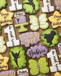 Tinkerbell Cookies, Tinkerbell Party Theme, Dinosaur Cookies, Fairy Cosplay, Disney Cookies, Tinkerbell Party, Fairy Parties, Birthday Cookies, Decorated Cookies