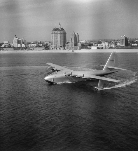 Howard Hughes and His Larger-Than-Life Dream Machine, the Spruce Goose Spruce Goose, Country America, Flying Art, Sea Planes, Gods Country, Amphibious Aircraft, Aviation Museum, Float Plane, The Spruce