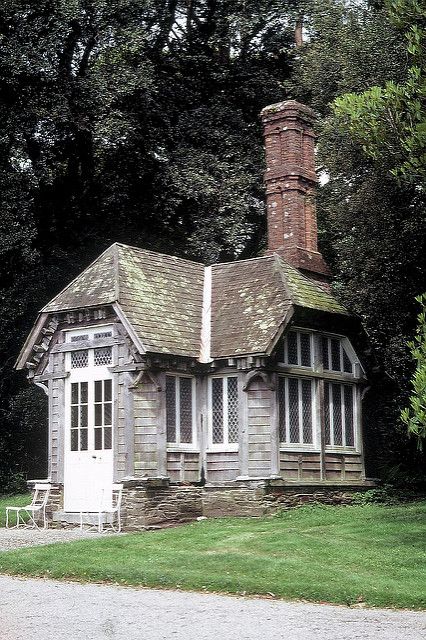 Nice Architecture, Tiny Cottages, Architecture Reference, Stone Cabin, Cute Cottages, Small Castles, Retreat Ideas, Mouse House, Narrow House