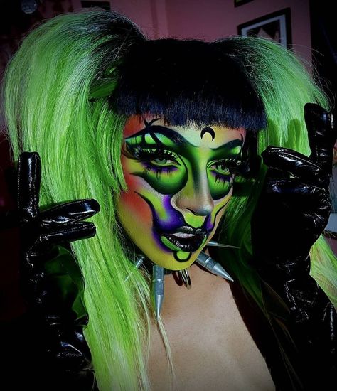 Alien Drag Makeup, Green Drag Makeup, Drag Performance, Poison Ivy Makeup, Drag Inspiration, Monster Makeup, Alien Halloween, Face Ideas, Rave Gear