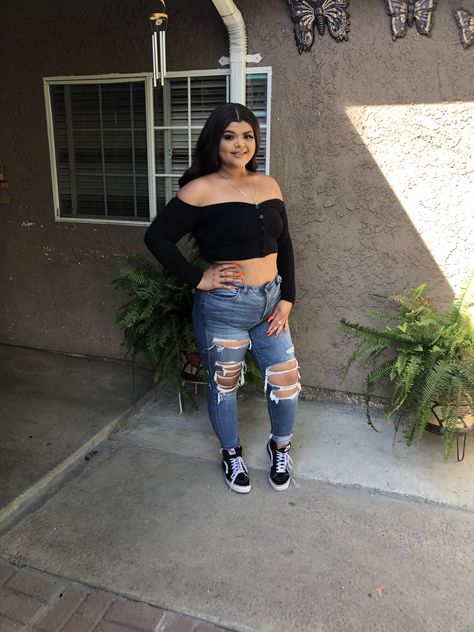 •Jeans are from American eagle  Size 10; curvy  •Crop top from fashion nova  Size 2xl  #aexme #fashionnova #vansshoes #plussizefashion #plussizeteens #sneakersfashion Crop Top Outfits Plus Size, Hype Store, Plus Size Black Jeans, Plus Size Teen, Girls Ripped Jeans, Superenge Jeans, Black And White Pants, Mexican Outfit, Skater Girl Outfits