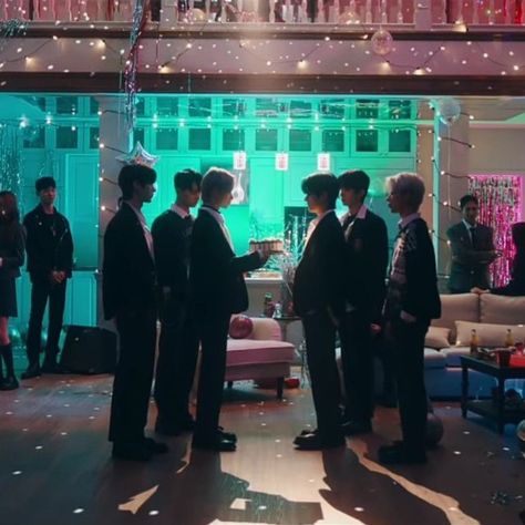 Enhypen Drunk Dazed Aesthetic, Enhypen Themed Birthday Party, Drunk Dazed Birthday Theme, Kpop Themed Birthday Party, Drunk Dazed Aesthetic, Enhypen Party, Drunk Dazed Cake, Drunk Dazed Enhypen, Enhypen Birthday