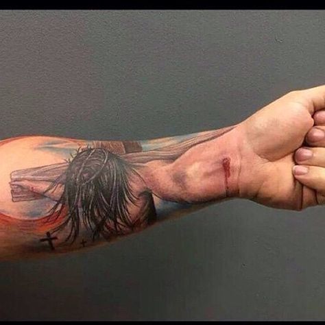 Wow one of the best tattoos I have ever seen,crazy who ever this artist was,gotta say this was truly amazing. Crucifixion Tattoo, Religious Tattoo Sleeves, Perspective Tattoos, Christus Tattoo, Jesus Christ Tattoo, Jesus Tattoo Design, Christ Tattoo, Clever Tattoos, Religious Tattoo