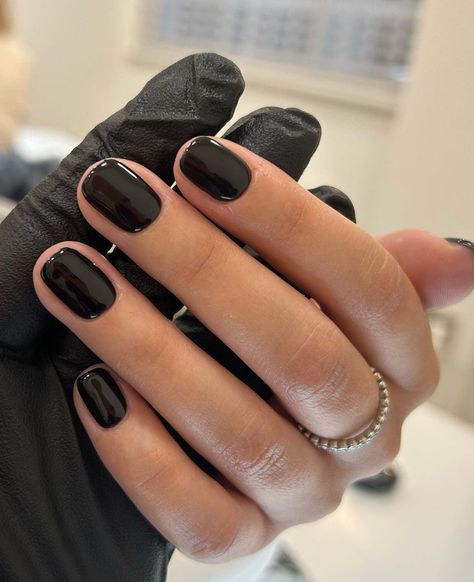 Black Nails Gels, Gel Mani Short Nails Fall Colors, Very Short Black Nails, Short Black Nails Aesthetic, Gel X Nails Black, Short Nail Black, Short Black Gel Nails, Chic Nails Short, Short Nails Ideas Black