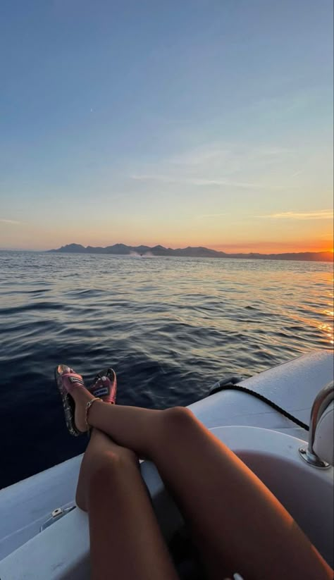 Sunset On Water, Sun Tanning, Sailing Cruises, Summer Lifestyle, Luxury Yacht, Boost Your Confidence, Future Lifestyle, Dream Lifestyle, Yacht Charter