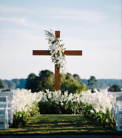 Outside Wedding Ceremonies, Wedding Theme Color Schemes, White Wedding Arch, Wedding Arbors, Romantic Wedding Receptions, Dream Wedding Decorations, White Wedding Theme, Wedding Cross, Blue Themed Wedding