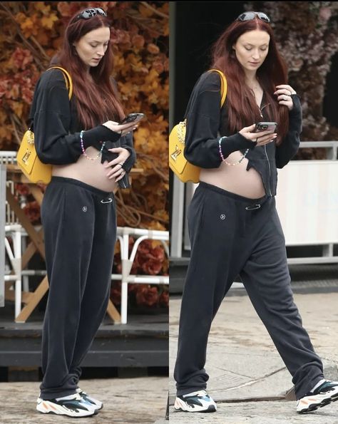 Pregnant Celebrity, Sophie Turner Style, Pregnant Outfits, Audrina Patridge, Pregnancy Bump, Cozy Aesthetic, Sophie Turner, Pregnancy Outfits, Pregnant Belly