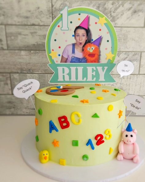 Ms. Rachel cake for dear Riley's 1st birthday. Custom topper by Fun Cakes & Crafts 8 inch 2 x layer chocolate cake with handmade fondant decorations to make it extra special 😍 Ms Rachel Birthday Cake, Ms Rachel Cake, 2nd Birthday Cake Boy, One Year Birthday Cake, Miss Rachel, Layer Chocolate Cake, Boys 1st Birthday Cake, Ms Rachel, Twins Cake