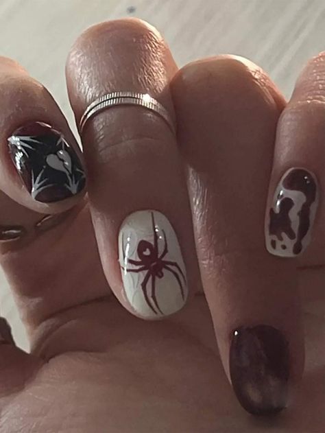 Halloween Nails Diy, Nail Art Halloween, Black Ghost, Red Spider, Halloween Press On Nails, Nagel Tips, Manicure Tips, Nail Type, Flower Nail Designs