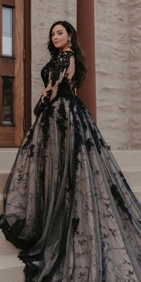 Witch Wedding Dress Plus Size, Blush And Black Wedding Dress, Unusual Wedding Dress Unique, Black Corset Wedding Dress, Black Wedding Dresses Lace, Plus Size Black Wedding Dress, Black Wedding Dress Lace, Alternative Wedding Dress Color, Famous Wedding Dress Designers