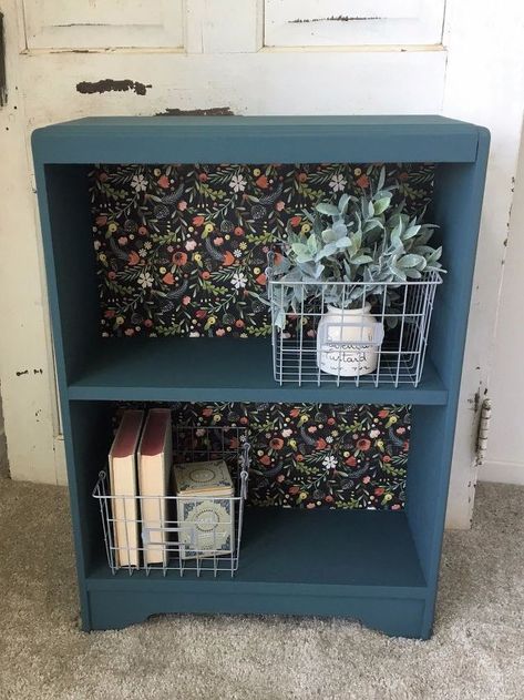 Abbey from Painted Home Goods took a boring, dingy bookcase and turned it into an adorable storage space with Jitterbug! Refinished Dresser Diy, Art Deco Bookcase, Furniture Repurposing, Bookshelf Makeover, Bookcase Makeover, Painting Bookcase, Furniture Makeover Inspiration, Painted Bookshelves, Furniture Remodeling