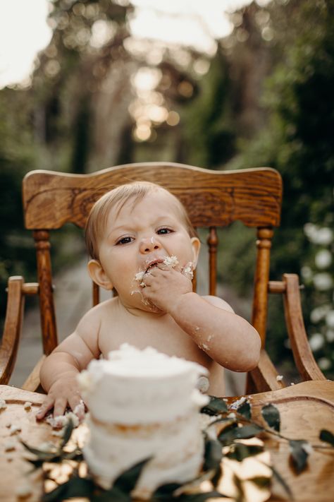 1st Birthday Cake Smash, 1st Birthday Photoshoot Inspo Cake Ideas For 1st Birthday, Ideas For 1st Birthday, Creative Cake Designs, Smash Cake Ideas, Outdoor Cake Smash, 1st Birthday Celebration, Cake Photoshoot, Cake Smash Pictures, One Year Pictures