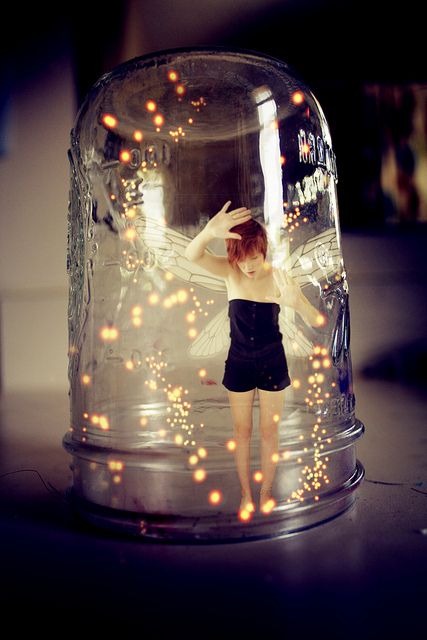 Fairy Catcher...Super Cute!❥.• * • . ❥♡ Halloween Mason Jars Diy, Mason Jar Luminaries, Tinkerbell Fairy, Halloween Mason Jars, Fairy Lanterns, Fairy Jars, Fantasy Forest, Fairy Book, In A Jar