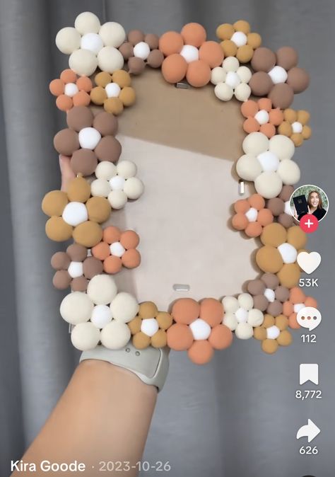 Diy Mirror Ideas Aesthetic, Foam Mirror Frame, Ayna Susleme, Flower Mirror Diy, Diy Floral Mirror, Cool Pencil Cases, Bridal Jewelry Sets Brides, Floral Mirror, Pearl Bridal Headband