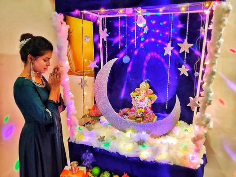 Ganpati Decoration Cloud Theme, Ganpati Decoration Sky Theme, Decoration On Janamashtmi, Ganpati Decoration Moon Theme, Ganpati Decoration Of Moon, Moon Decoration For Ganpati, Janamashtmi Decoration Ideas, Ganesh Chaturthi Decoration Theme, Ganpati Decoration Theme At Home